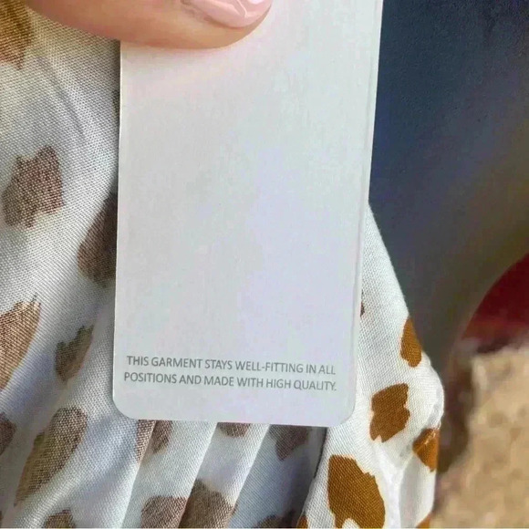 Flawless women’s long sleeve mocha/ cream cheetah print top button down sz M NWT - Picture 5 of 6